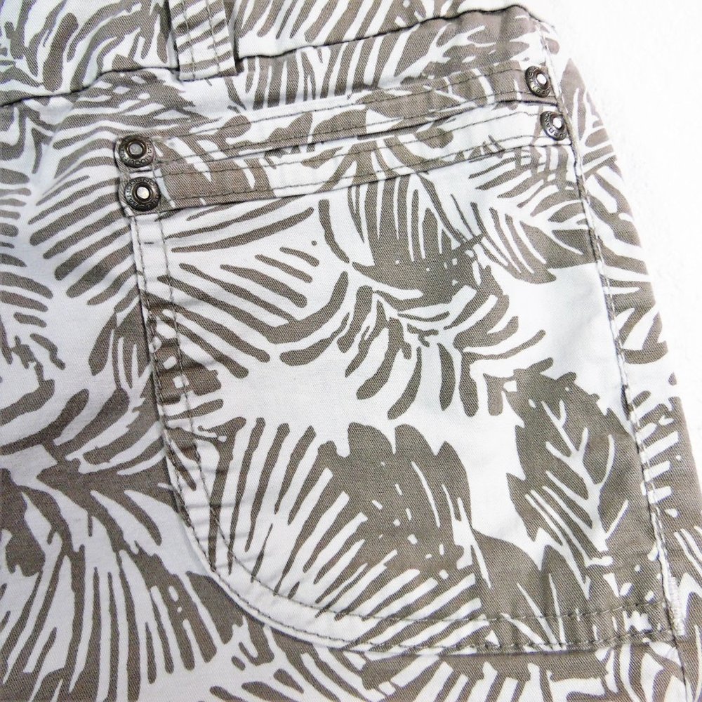 Bandolinoblu Fern Pattern Shorts - Picture 5 of 8